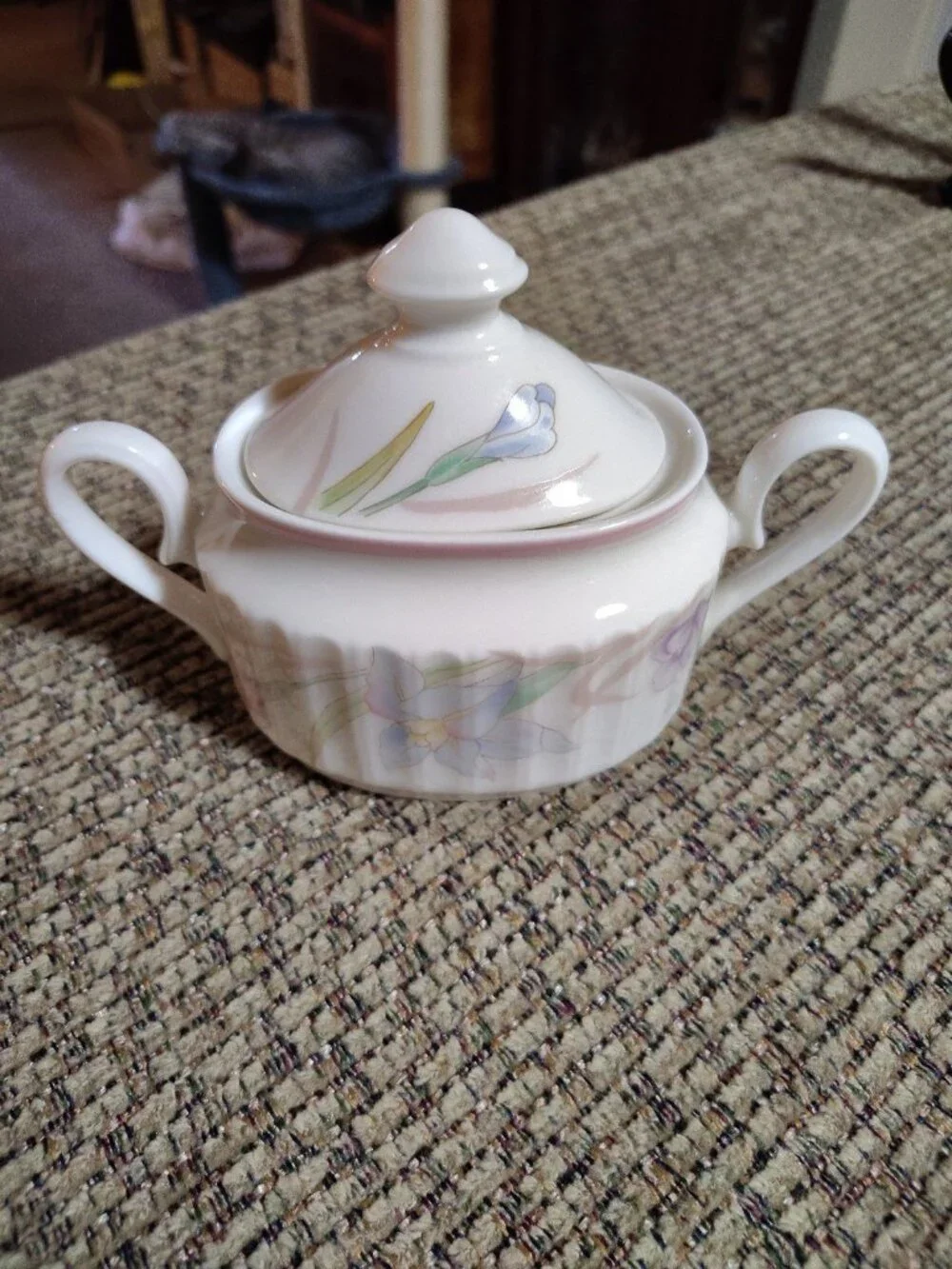 Mikasa #L9810 Petite Bone China PINK MELODY Sugar Bowl w Lid EXC